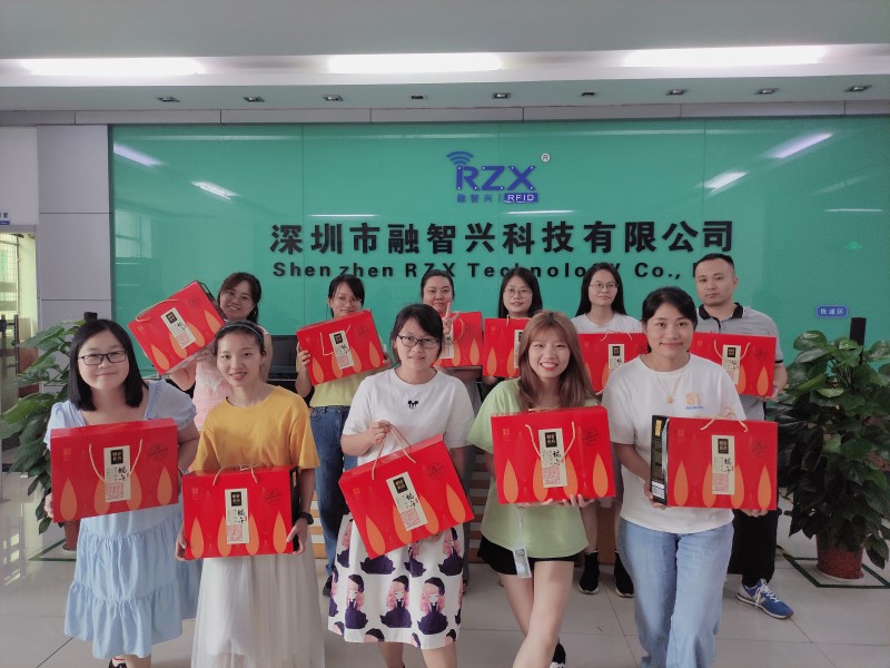 六月端午“粽”情來(lái)｜融智興科技2021年端午節(jié)粽子禮盒發(fā)放啦！