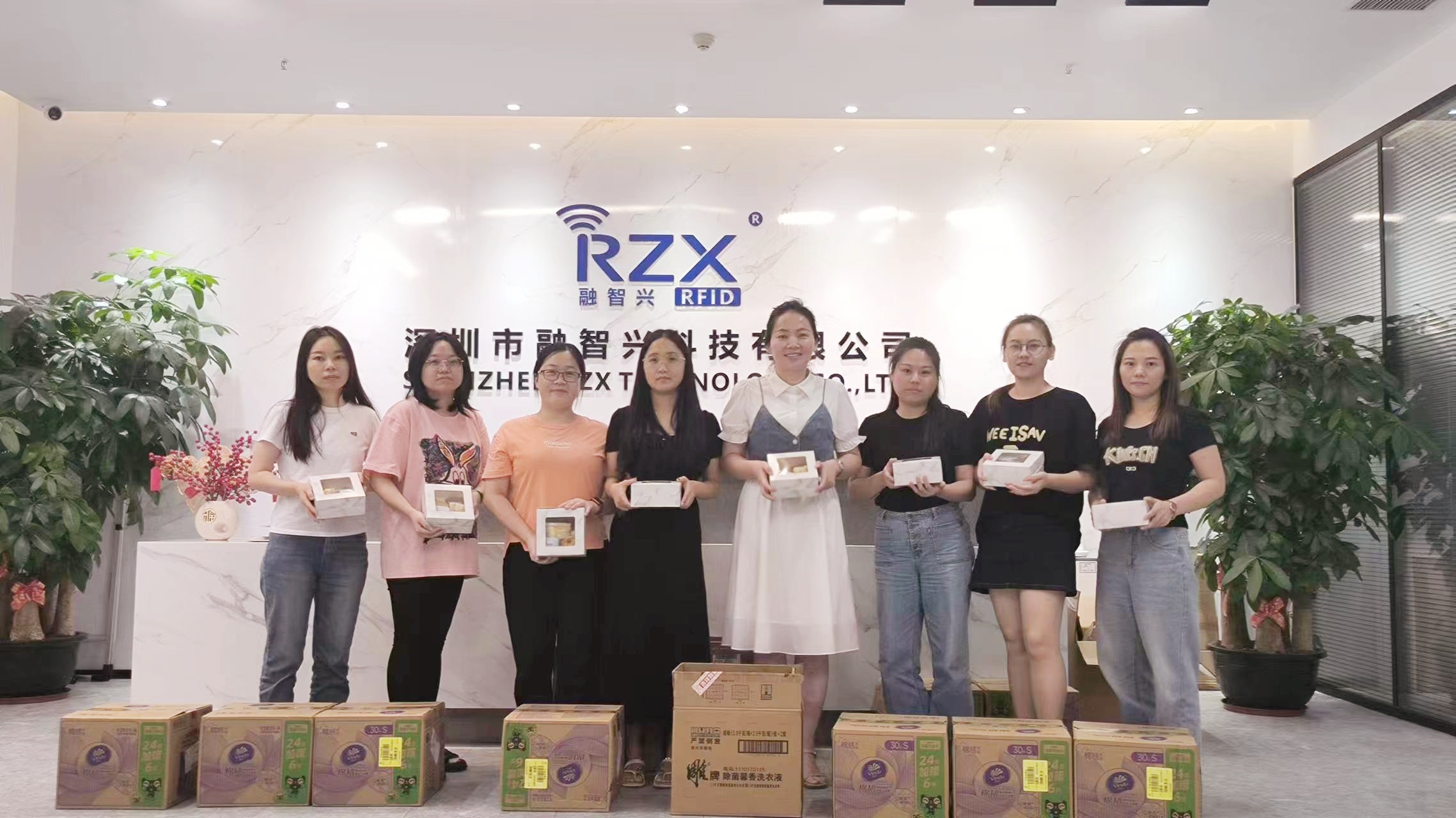 融智興科技｜2024年第三季度員工生日禮品發(fā)放，秋風送爽，溫情滿溢